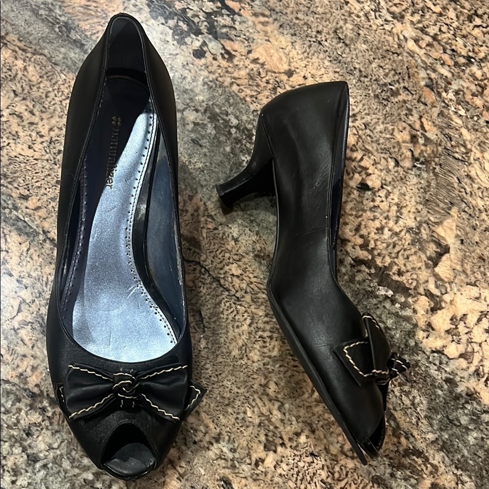 Black Naturalizer Heel Peep-Toe Pumps with Bow - Picture 1 of 11